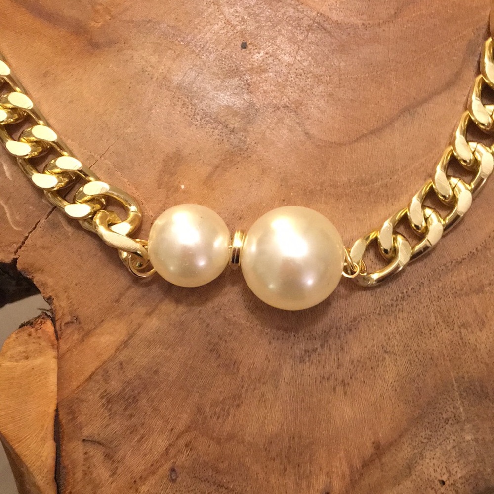 Gorgeous gold chain +Pearl statement necklace - Picture 5 of 7